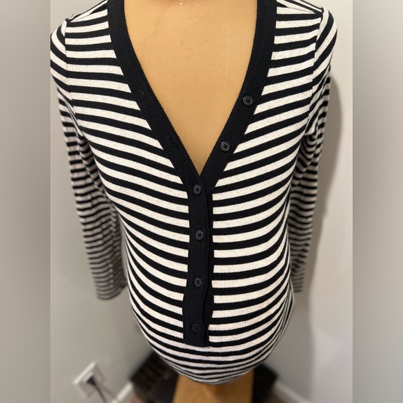 *3 piece Maternity bundle* EUC GAP Fall/Winter Tops S - Picture 3 of 9